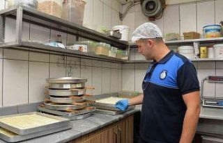 Bozüyük’te bayram öncesinde tatlı imalathanelerine...