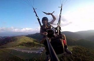 Bu da yamaç paraşütü yapan köpek