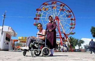 Bu lunaparkta engelli çocuklar ücretsiz eğleniyor