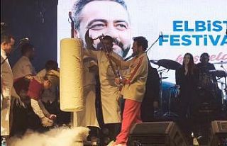 Buray konser verdi balta ve satırla dondurma kesti