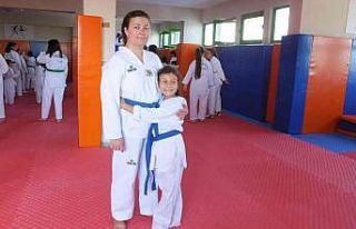 Burhaniye’ de Ukraynalı Polina kızı ile tekvando...