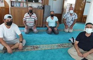 Burhaniye’de camilerde cemaat maske kullanımına...