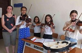 Burhaniyeli öğrenciler sonbahar konserine hazırlanıyor