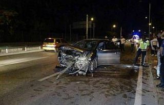 Bursa’da kontrolden çıkan araç önce bariyerlere...