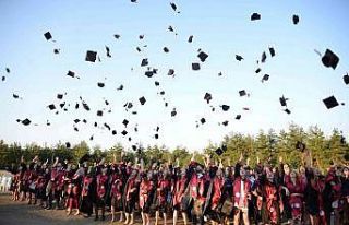 Bursa’da veterinerlerden coşkulu mezuniyet