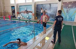 Büyükşehir AFAD ekibi Salihli’de yüzme eğitimi...