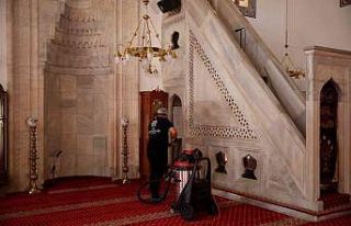 Büyükşehir’den camilerde bayram temizliği