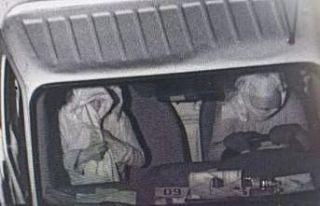 Çaldıkları araçla iş yeri soyan hırsızlar pes...