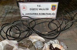 Çaldıkları bakır kablolarla yakalandılar