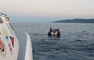 Çanakkale açıklarında 19 düzensiz göçmen kurtarıldı