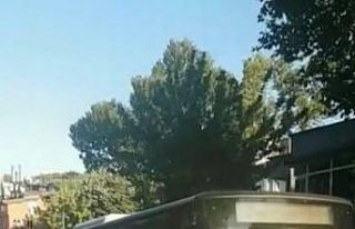 Çengelköy’de arızalanan İETT otobüsünü yolcular...