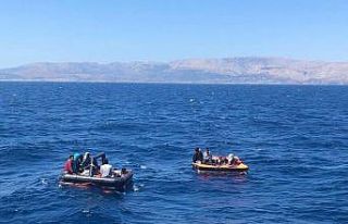 Çeşme açıklarında 45 düzensiz göçmen kurtarıldı