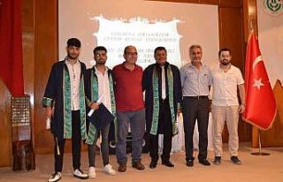 Ceyhan Meslek Yüksekokulunda mezuniyet sevinci