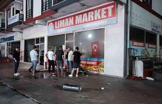 Çıkan yangında marketi küle dönmekten böyle...