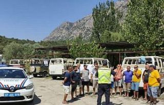 Cipsafari araç sürücüleri kontrol edilerek bilgilendirildi