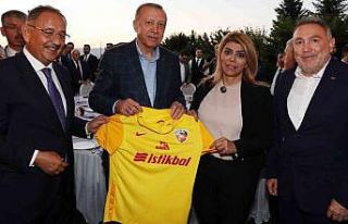 Cumhurbaşkanı’na Kayserispor forması