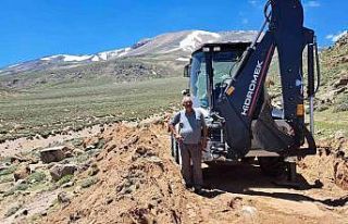Dağcılar için Süphan Dağı’nda yol açma çalışması