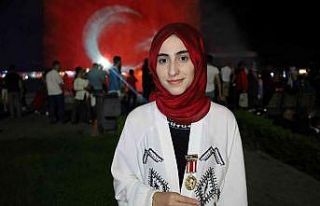 Darbe girişiminde ailesiyle helalleşip sokağa çıktı,...