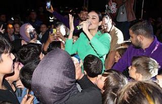 Dede Korkut Şöleninde Elif Buse Doğan rüzgarı...