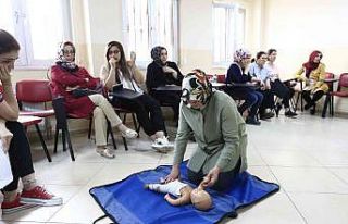 Denizlili kadınlara ilk yardım eğitimi verildi