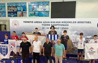 Denizlili yüzücüler Sivas’ta madalyaları topladı