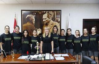 Denizli’yi temsil eden sporcular Başkan Doğan’la...