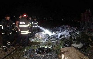 Depolama alanında yangın: Hurda malzemeler küle...
