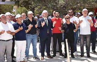 Depremde zarar gören caminin temeli dualarla atıldı