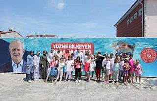 Derince’de bin 200 öğrenciye yüzme eğitimi