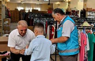 Derman Çarşısı, bayramda ihtiyaç sahiplerinin...