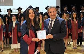 Diş hekimleri mesleğe ilk adımı attı