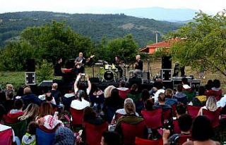 Doğa ve müziğin keyfini bir arada yaşadılar