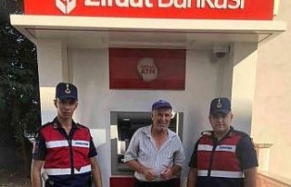 Dolandırılmak üzereyken jandarma fark etti