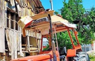 Domuz beklemek için traktör kabinine ranza yaptı