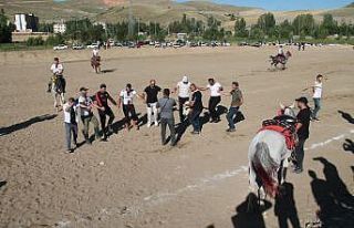 Dostluk final maçında attan düşen ciritçinin...