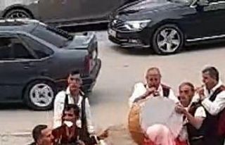 Düğün konvoyu davul-zurnayla yolu kapattı, KGYS’den...