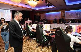 E-Spor ödülleri Başkan Ertuğrul Çetin’den