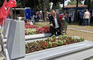 Edirnekapı Şehitliği’ni ziyaret eden aileler...