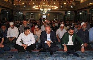 Elazığ’da bayram namazında camiler doldu