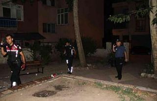 Elazığ’da silahlı kavgada parkta oturan kadınlar...