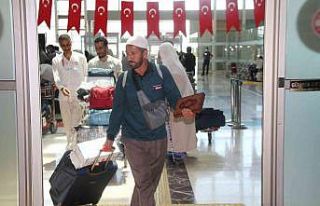 Elazığ’ın ilk hacı kafilesi kutsal topraklardan...