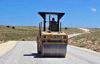 Erdemli’nin kırsal mahallelerinde asfalt çalışmaları...