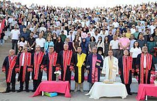 ERÜ Edebiyat Fakültesi’nde mezuniyet coşkusu...