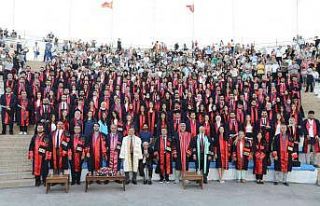 ERÜ Hukuk Fakültesi 15. dönem mezunlarını verdi
