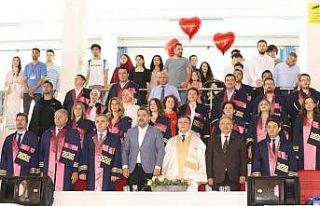 ERÜ Mühendislik Fakültesinde mezuniyet sevinci