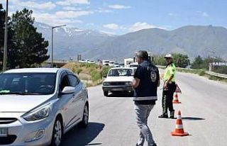 Erzincan polisi 6 ayda, aranan 571 kişiyi yakaladı