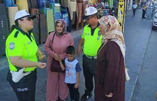 Erzincan’da trafik ekipleri yayaları bilgilendirdi