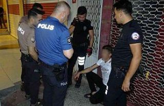 Eşiyle alışveriş yapan kadına laf attığı iddia...