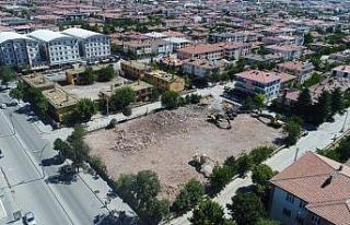 Eski askeri lojmanların yıkımına başlandı