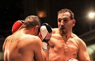 Fırat Arslan’ın rakibi havlu attı